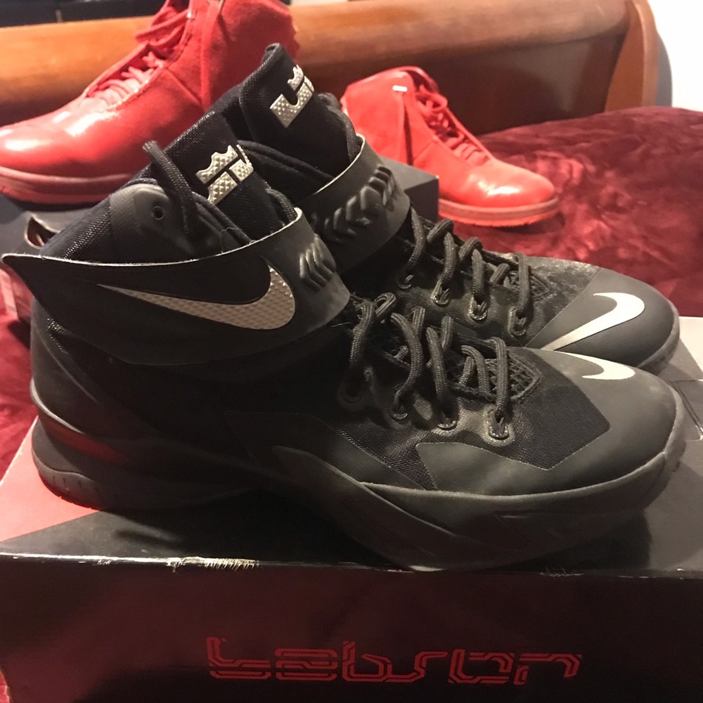 Nike/lebron basketball shoes